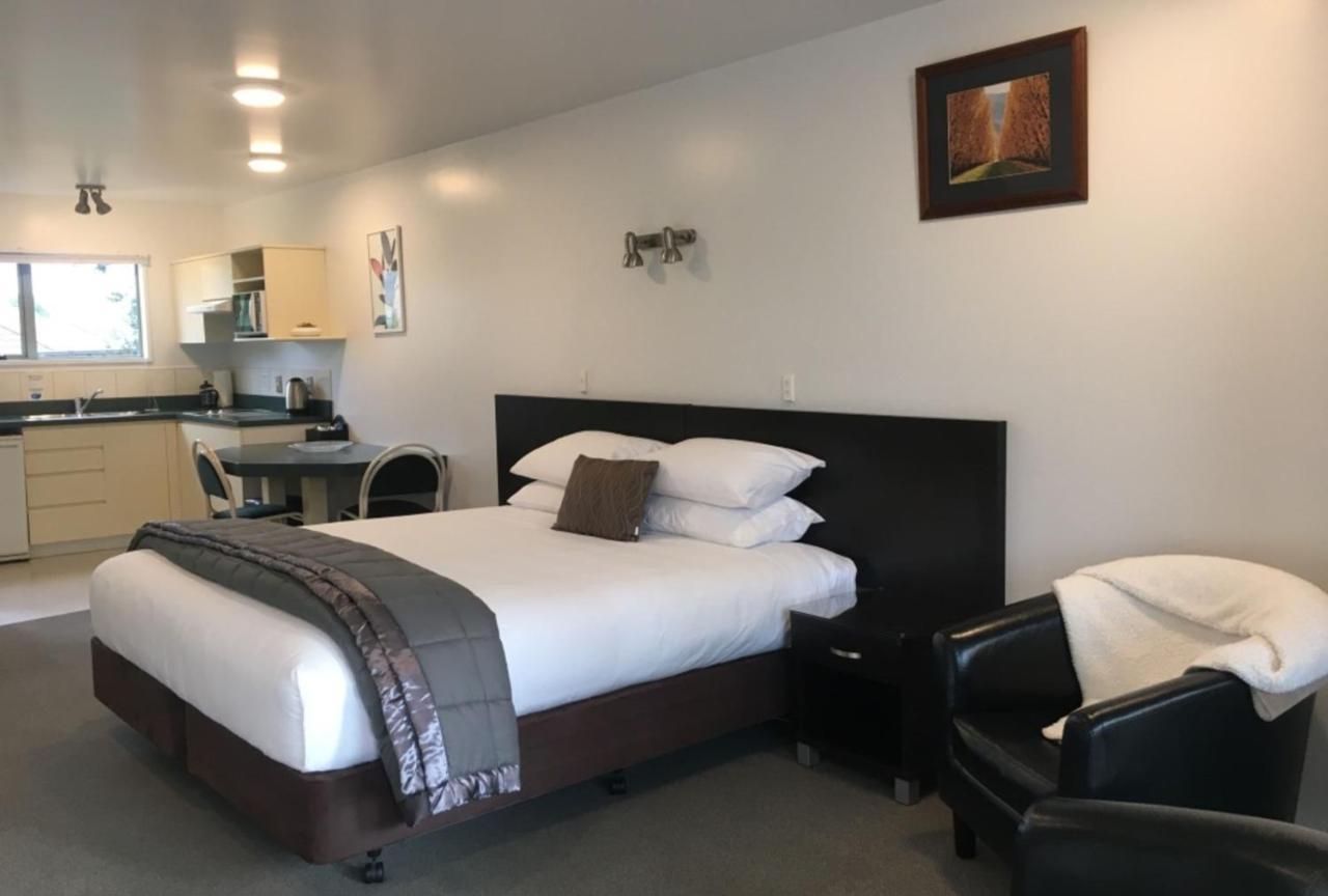 קרומוול Colonial Manor Motel מראה חיצוני תמונה