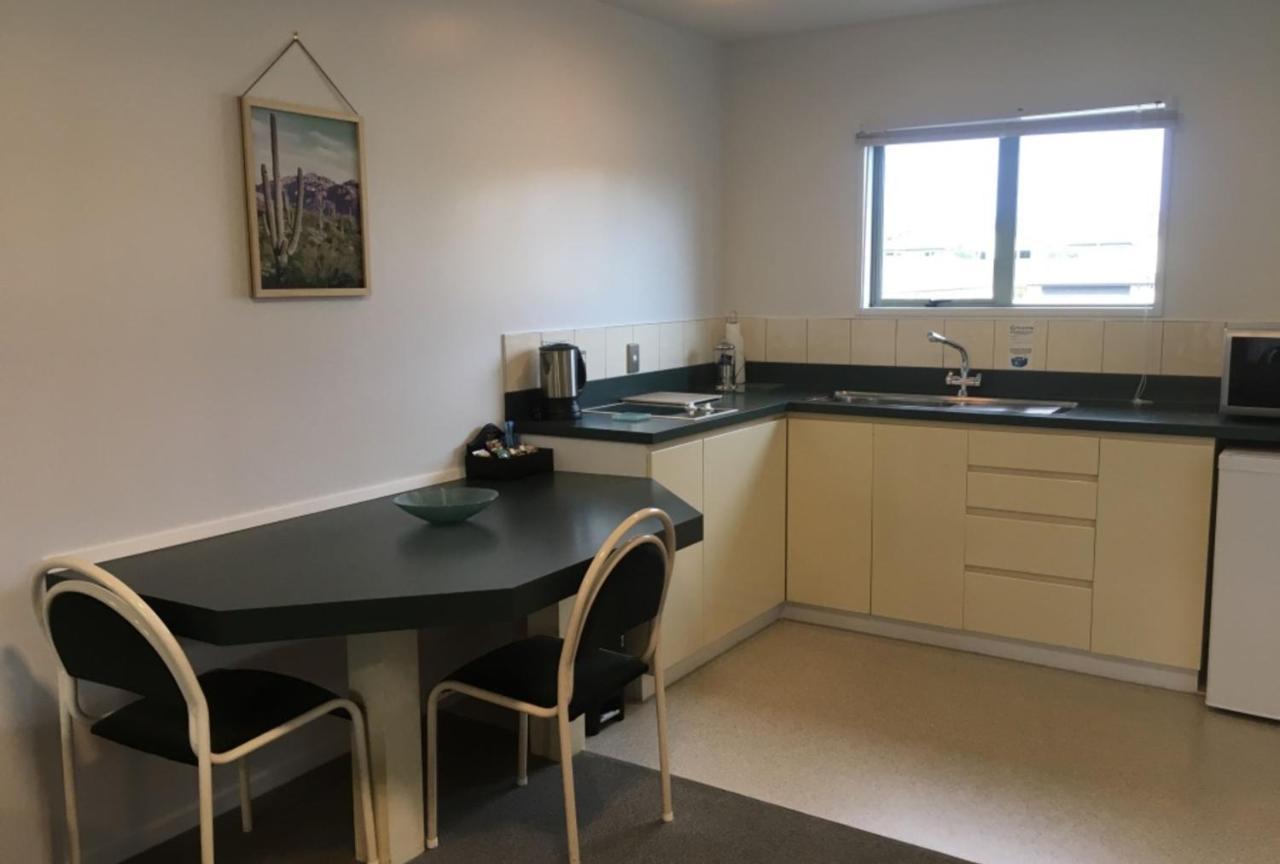 קרומוול Colonial Manor Motel מראה חיצוני תמונה