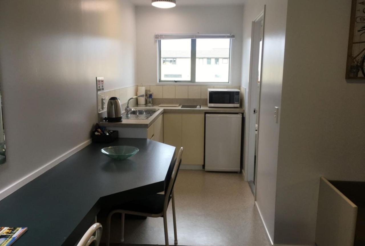 קרומוול Colonial Manor Motel מראה חיצוני תמונה