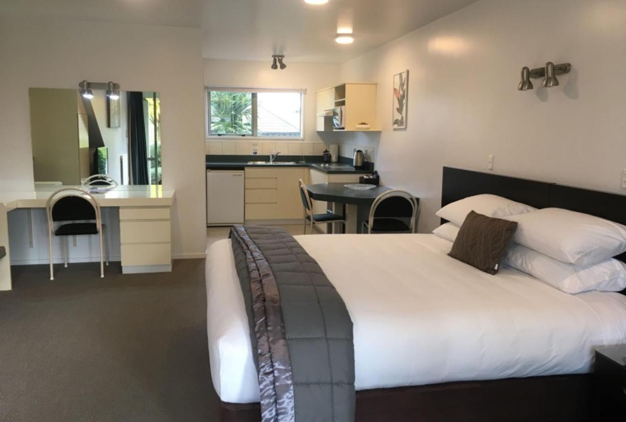 קרומוול Colonial Manor Motel מראה חיצוני תמונה