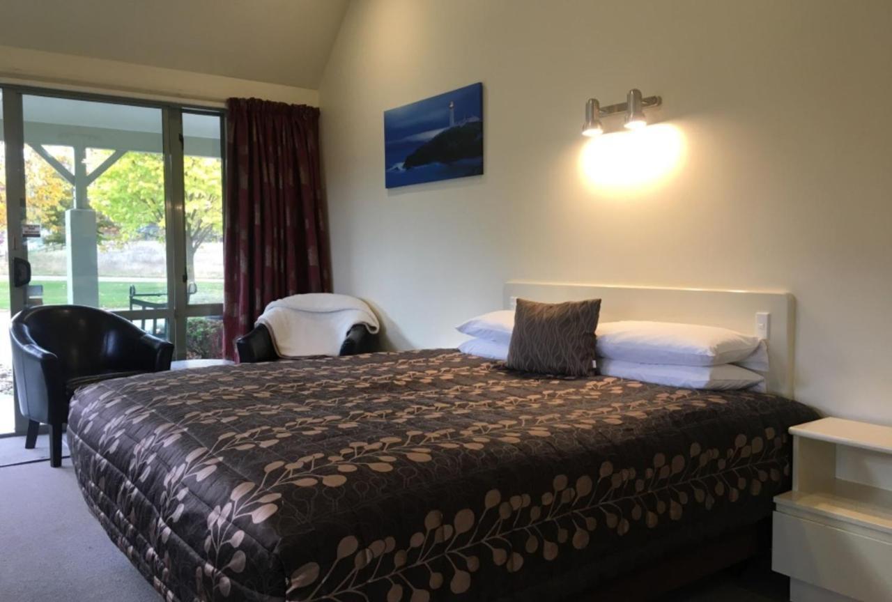 קרומוול Colonial Manor Motel מראה חיצוני תמונה