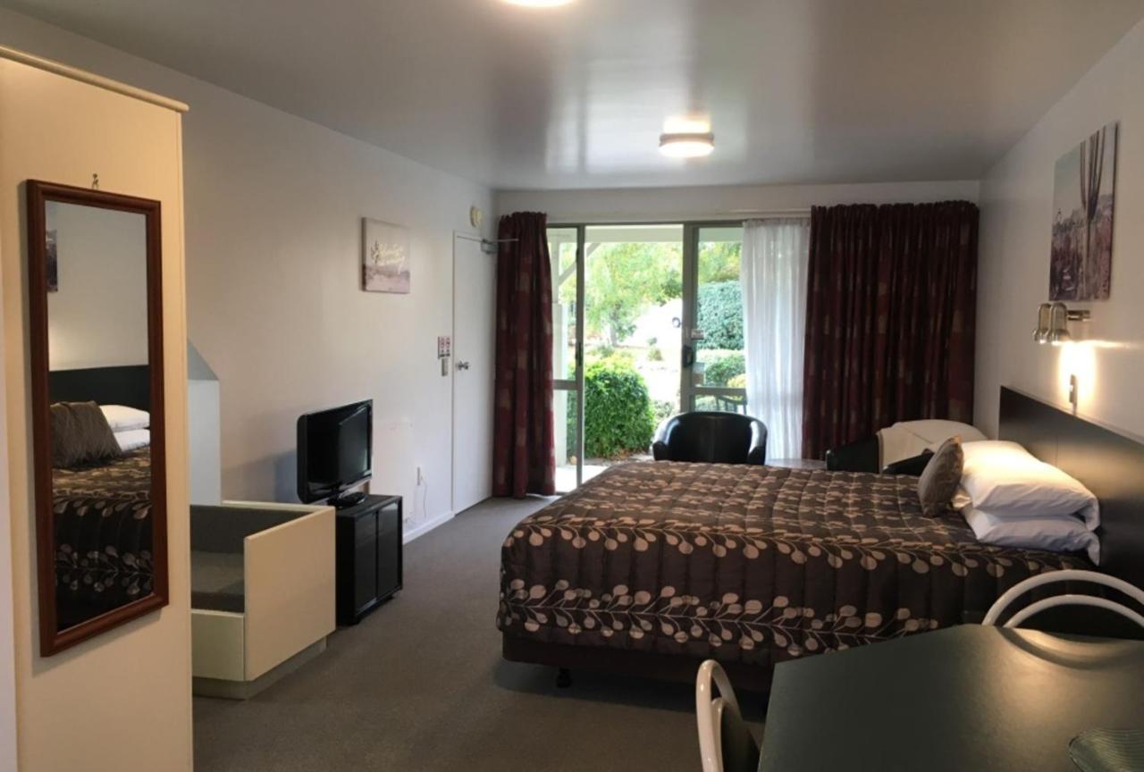 קרומוול Colonial Manor Motel מראה חיצוני תמונה