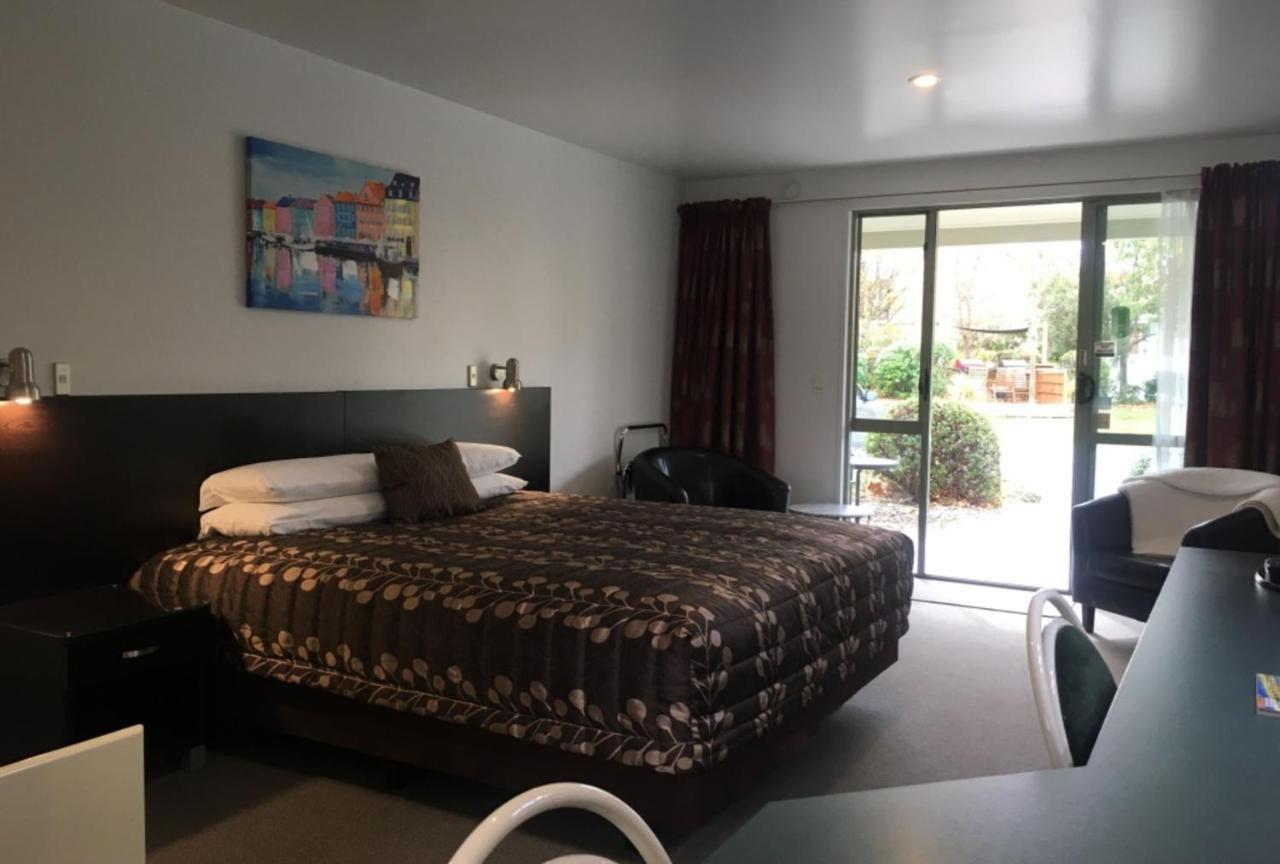 קרומוול Colonial Manor Motel מראה חיצוני תמונה