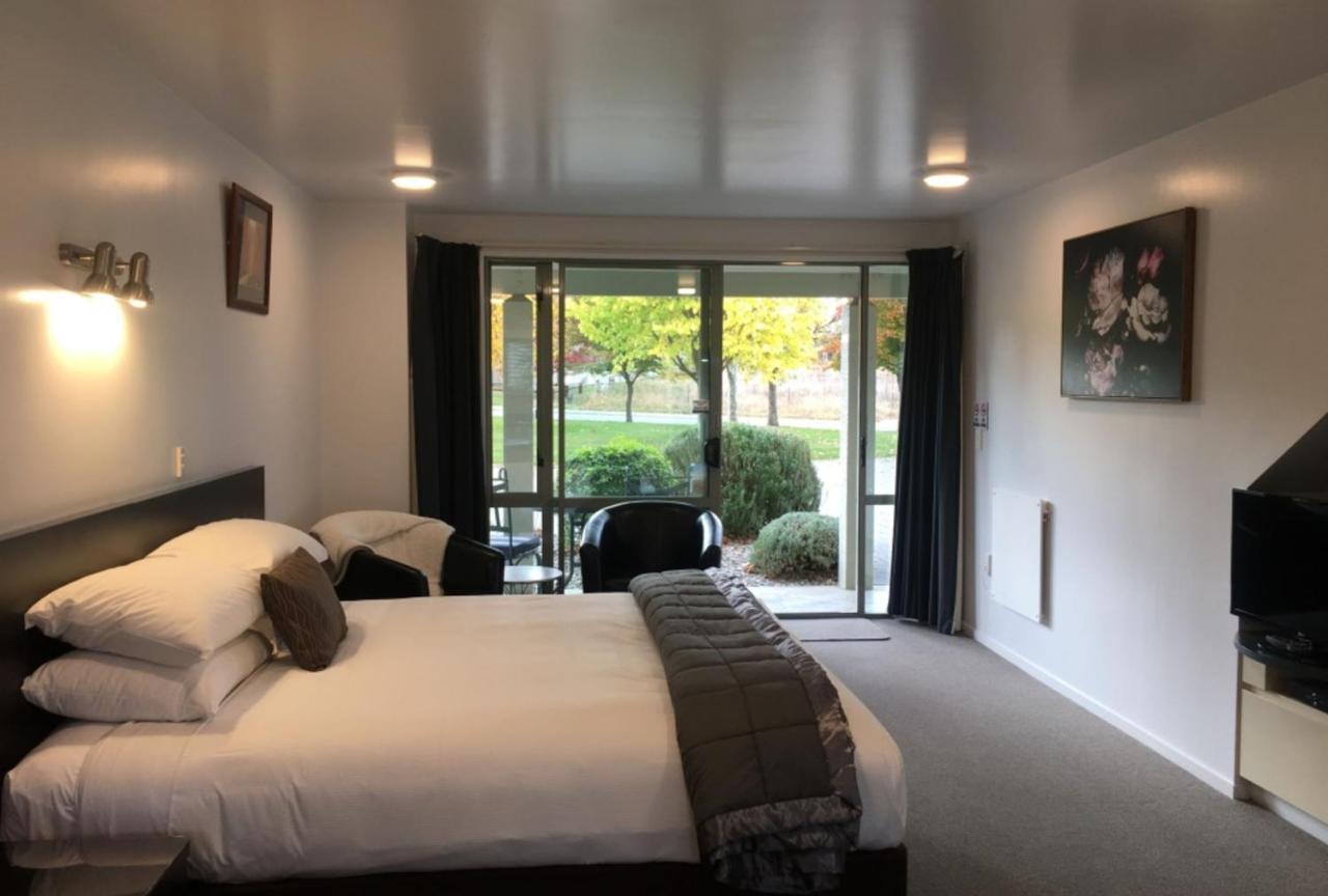קרומוול Colonial Manor Motel מראה חיצוני תמונה