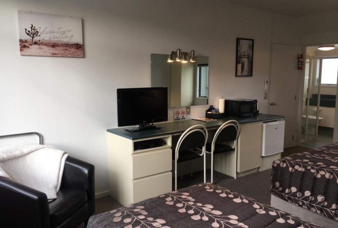 קרומוול Colonial Manor Motel מראה חיצוני תמונה