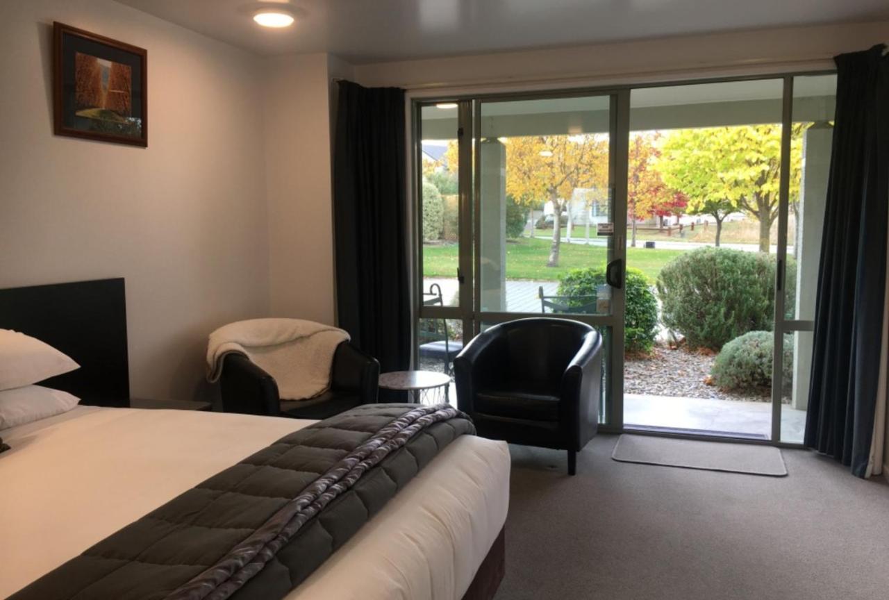 קרומוול Colonial Manor Motel מראה חיצוני תמונה