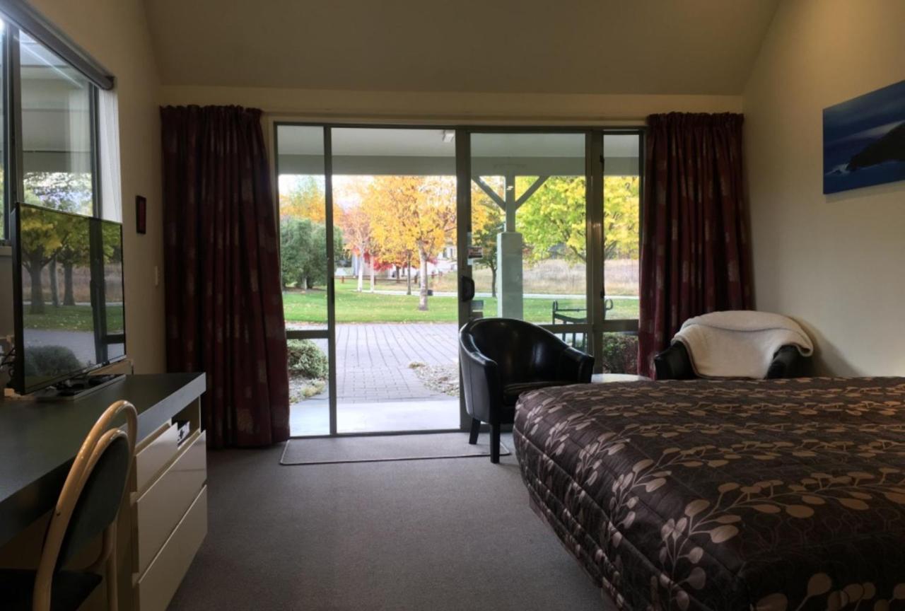 קרומוול Colonial Manor Motel מראה חיצוני תמונה